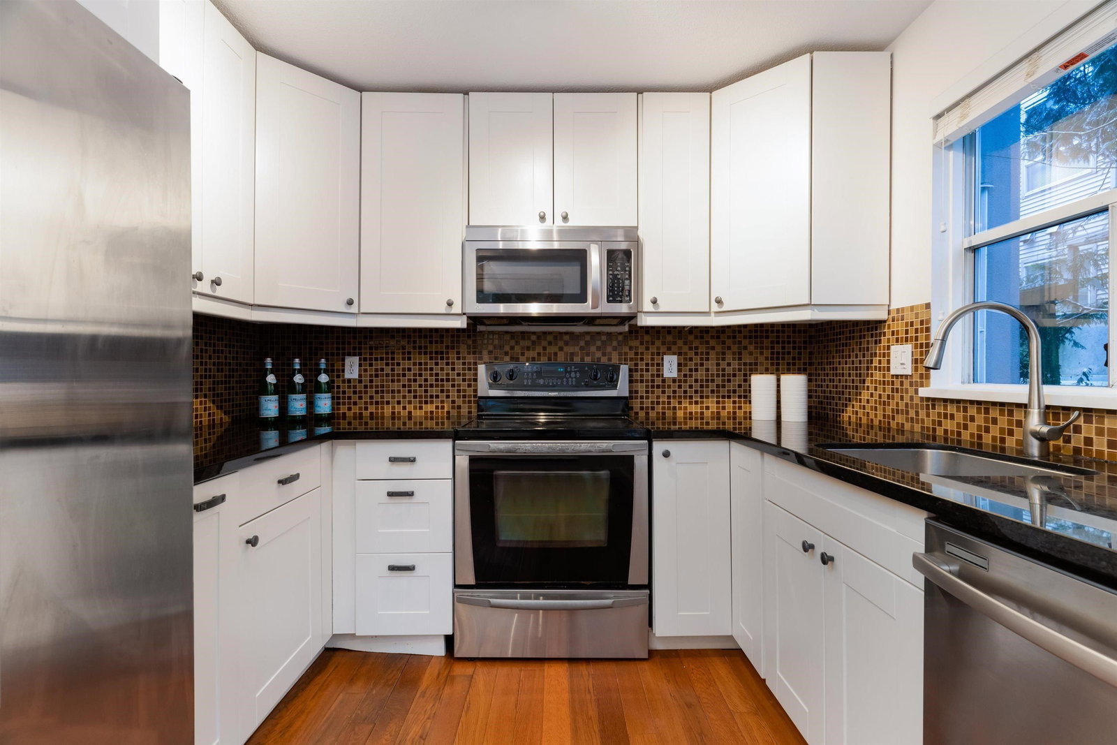 Listing Image 9