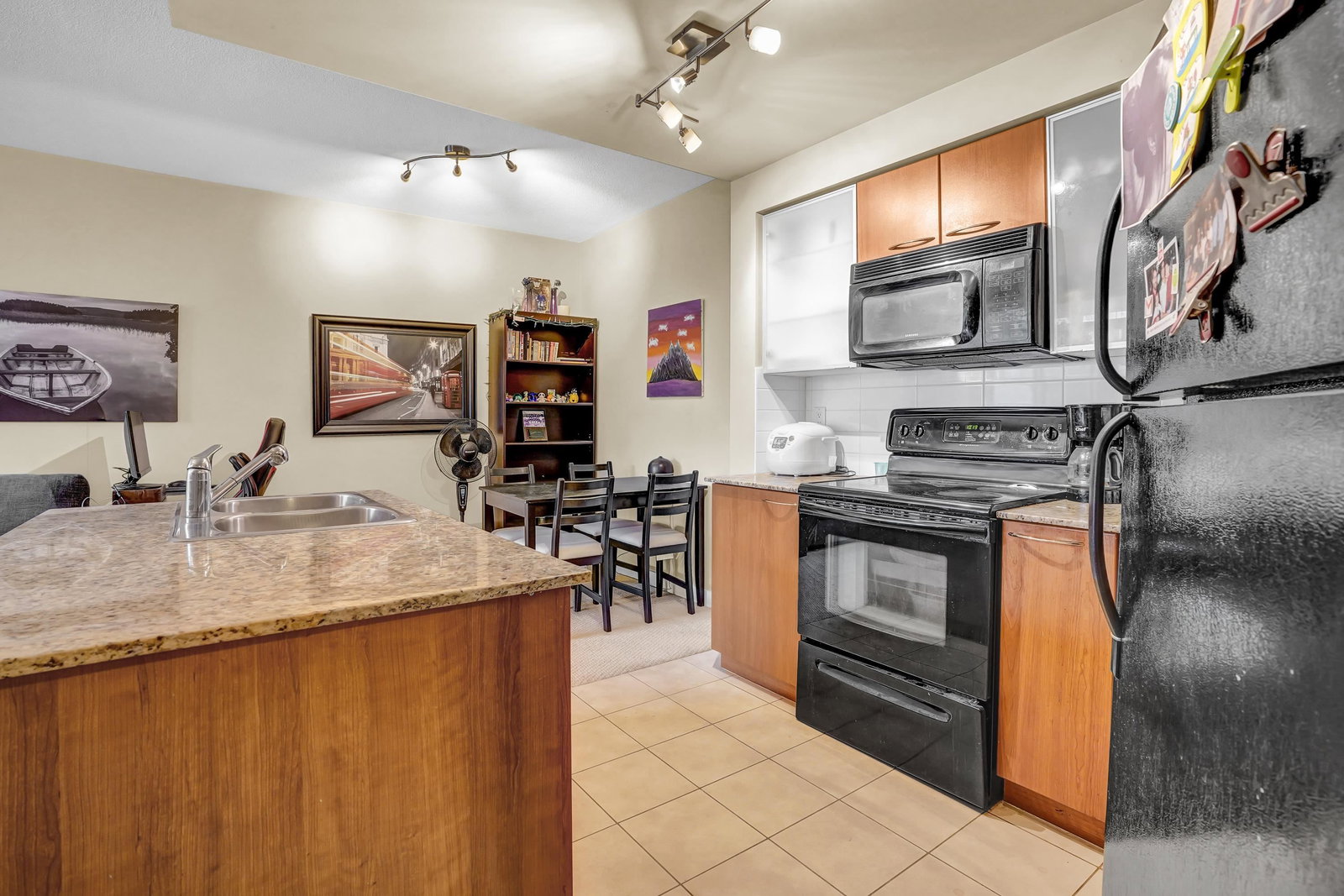 Listing Image 4