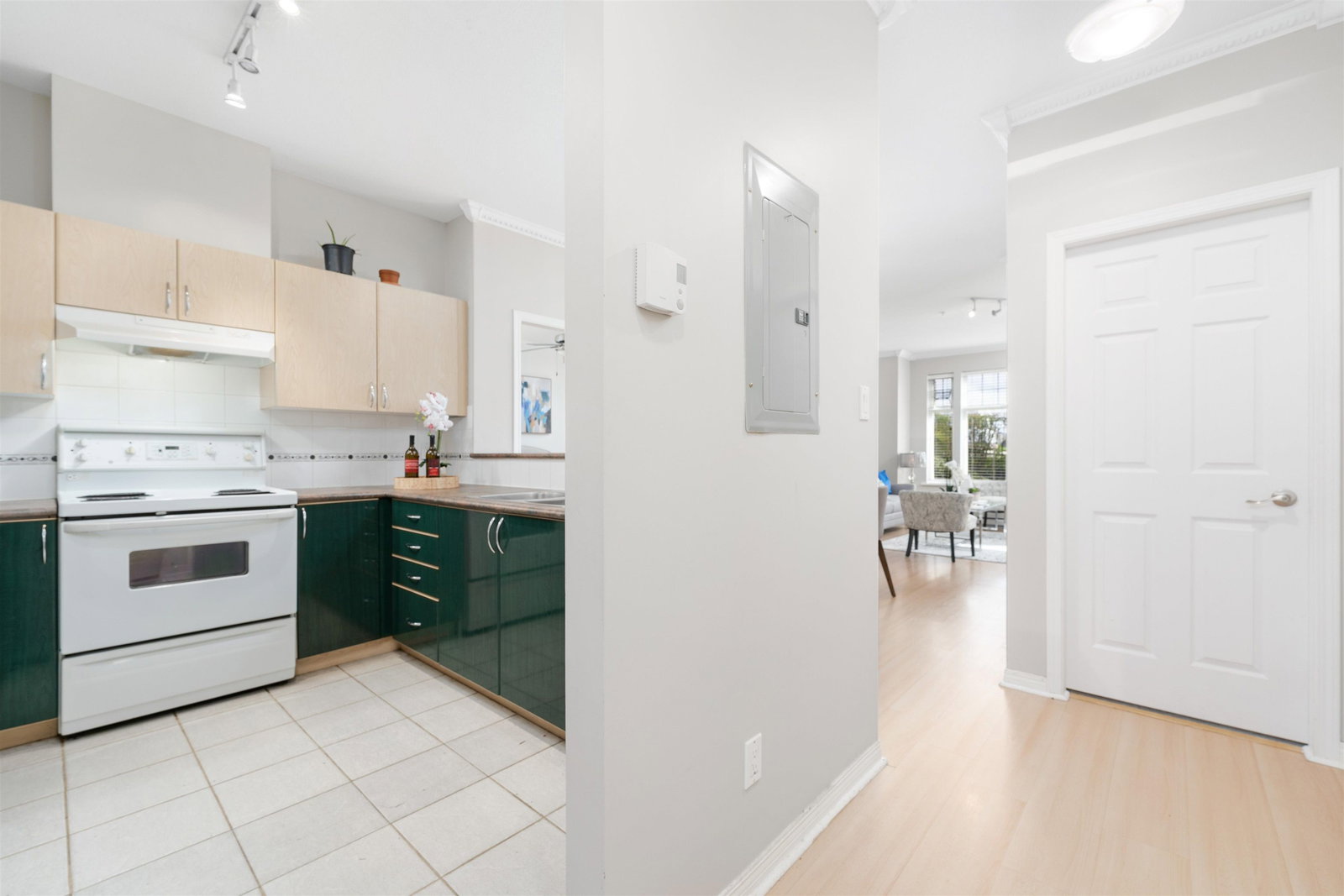 Listing Image 12