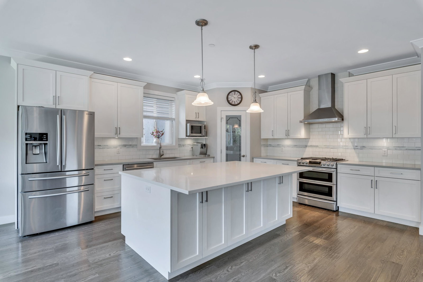 Listing Image 9
