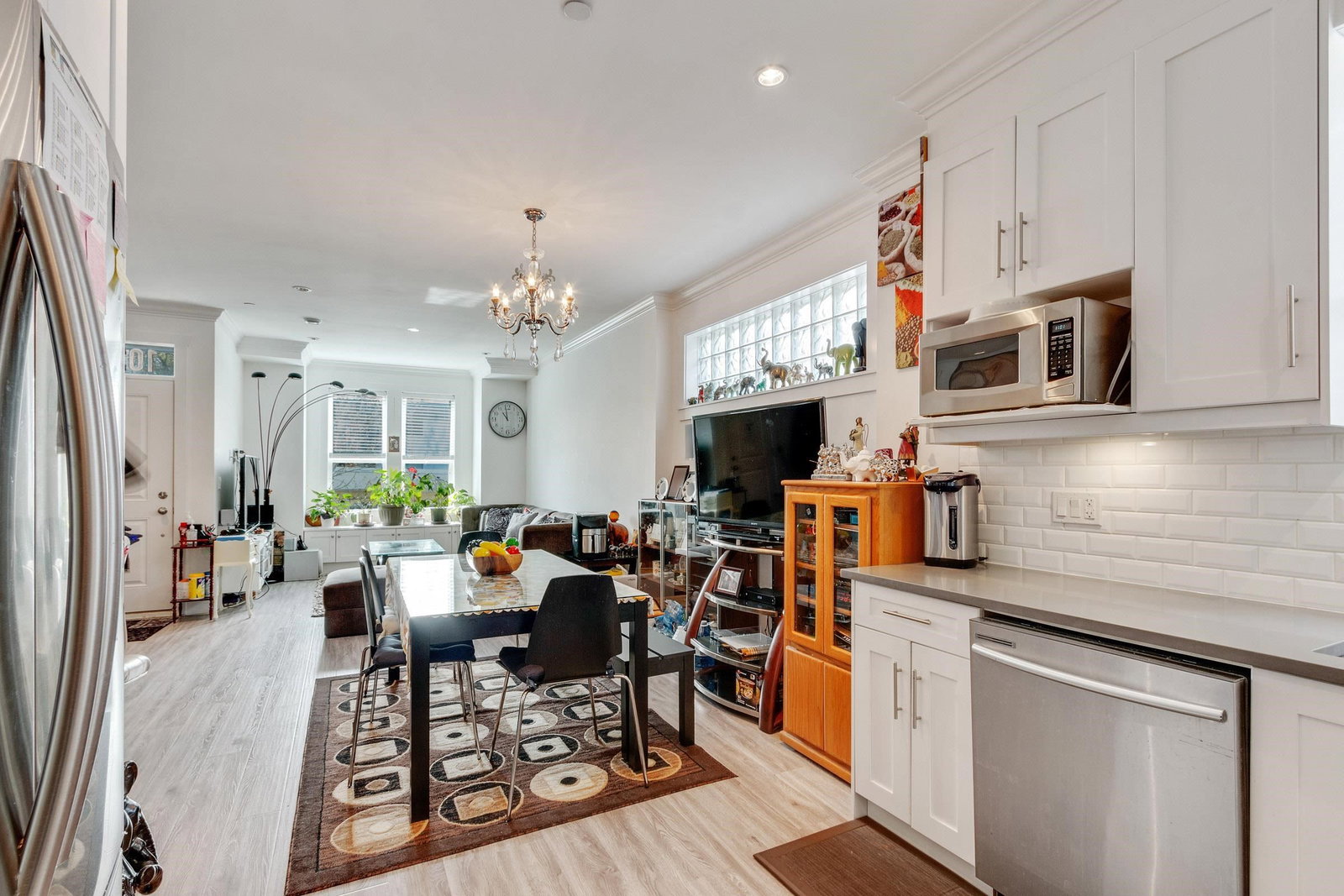 Listing Image 12