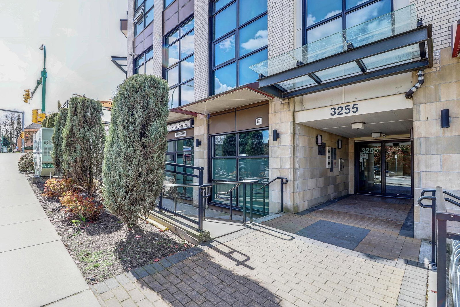Listing Image 3
