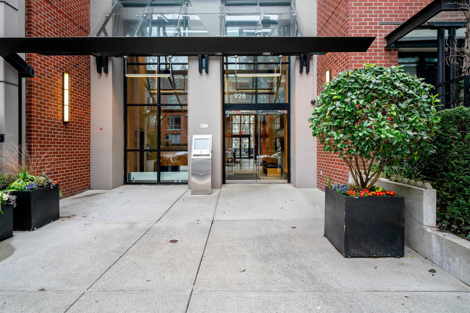Listing Image 4