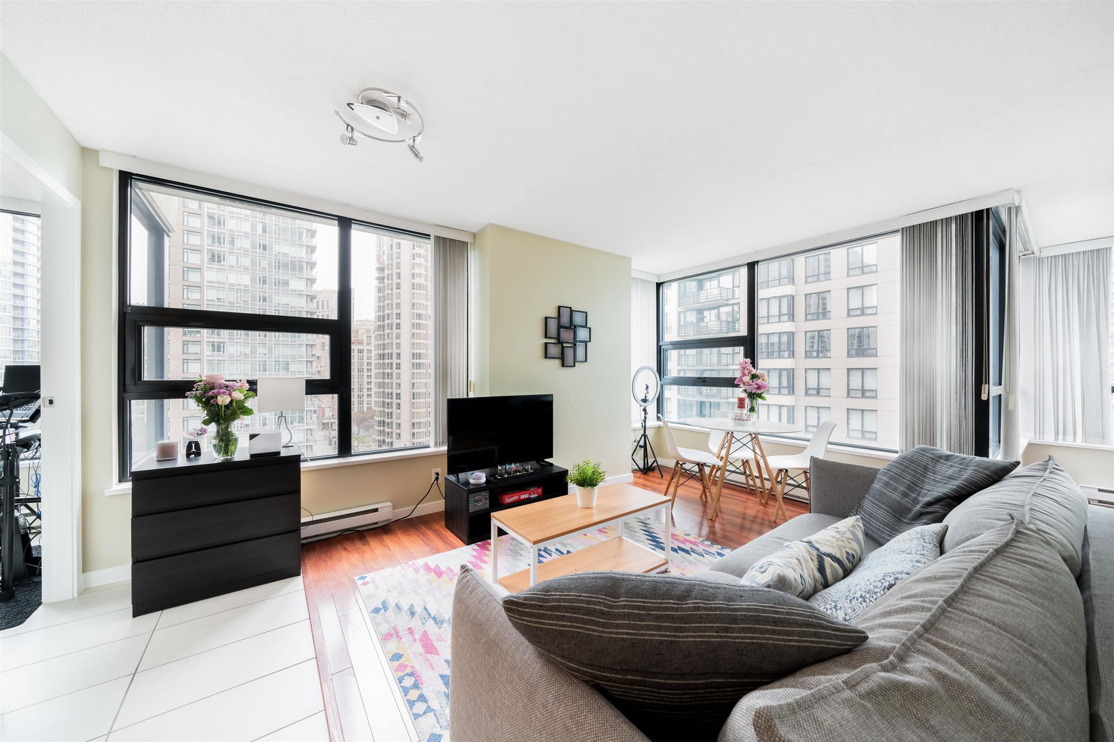 Listing Image 9