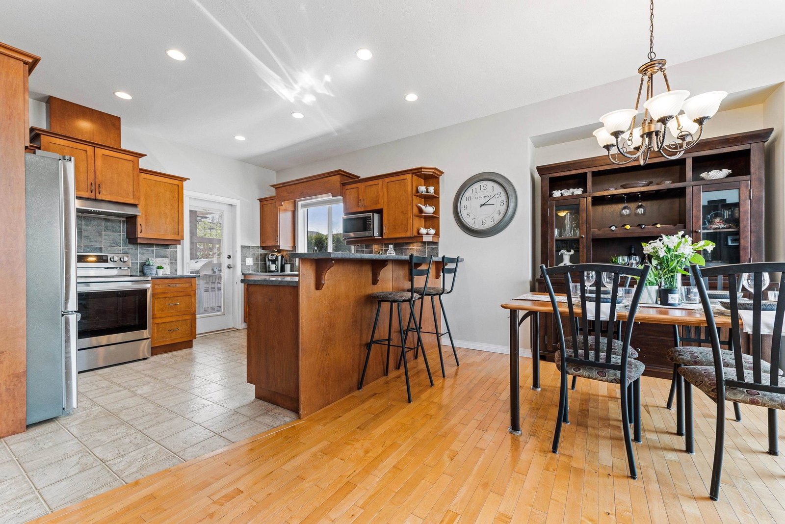 Listing Image 9