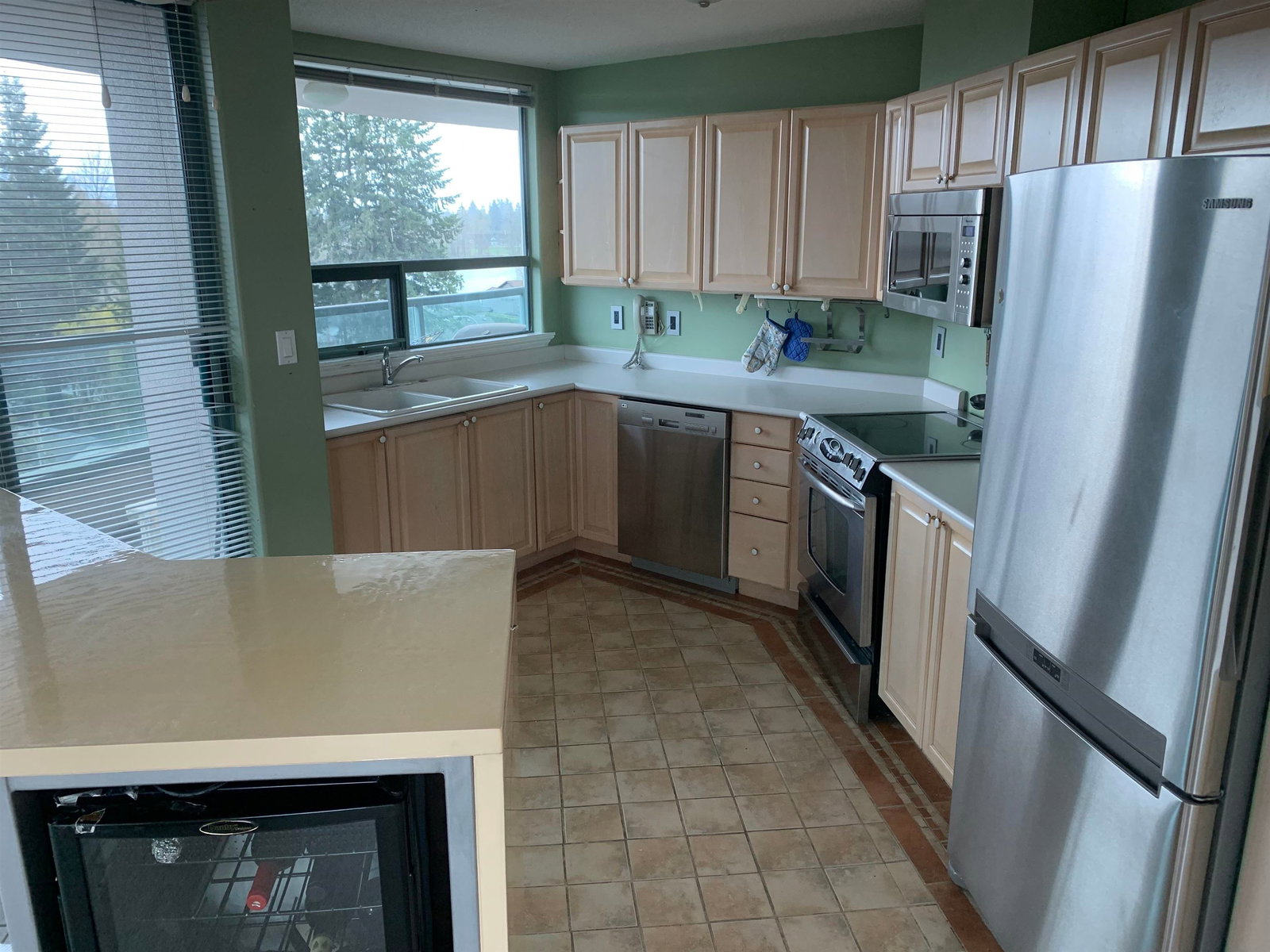 Listing Image 11