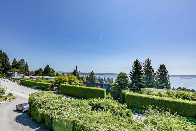 2365 Queens Avenue, West Vancouver, V7V 2Y7 | Image 2