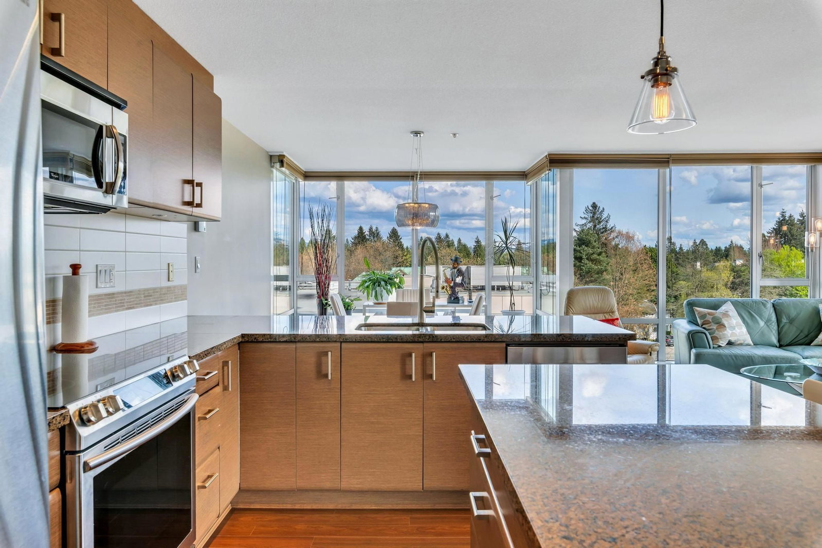 Listing Image 10