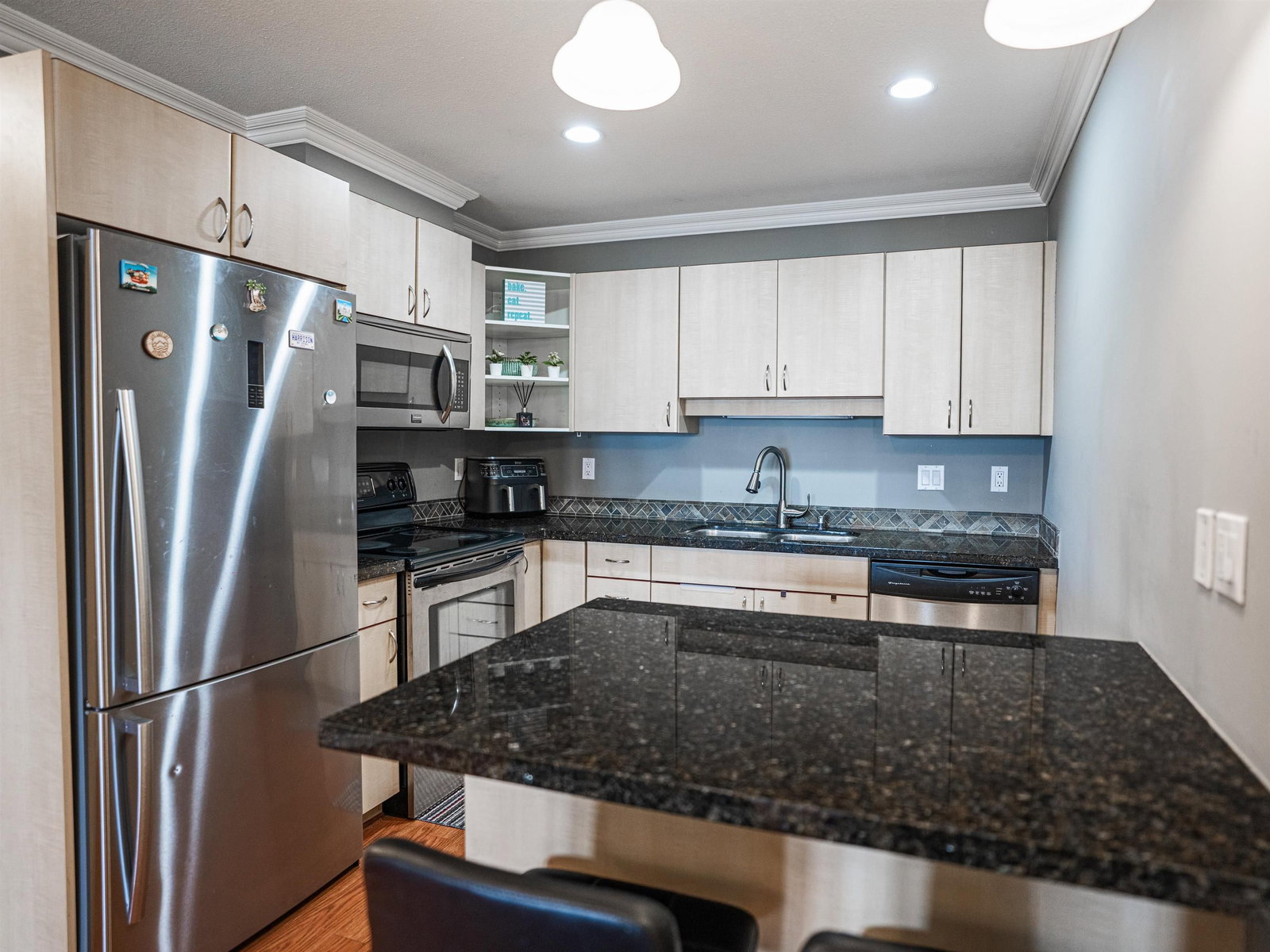 Listing Image 10
