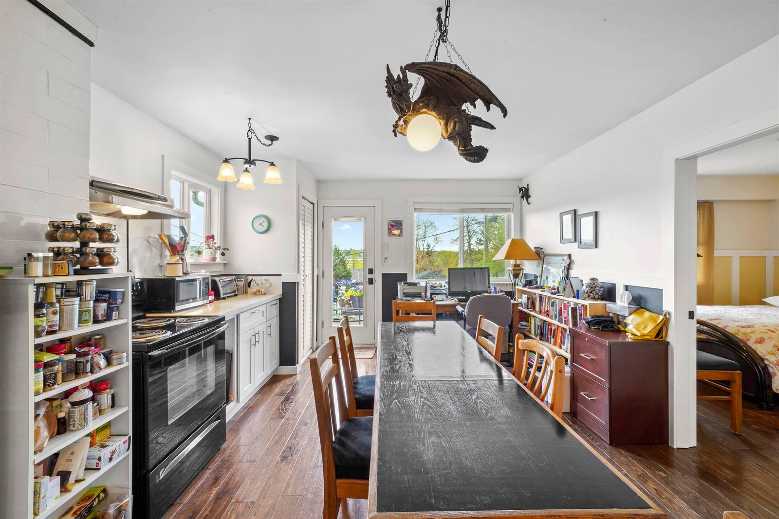 Listing Image 5