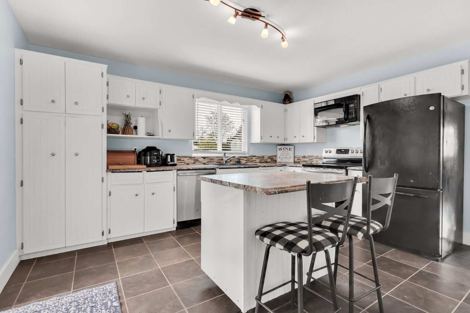 Listing Image 11