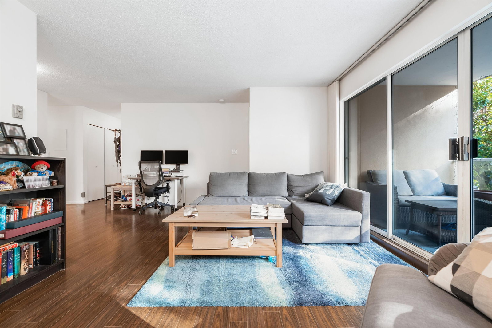 Listing Image 4