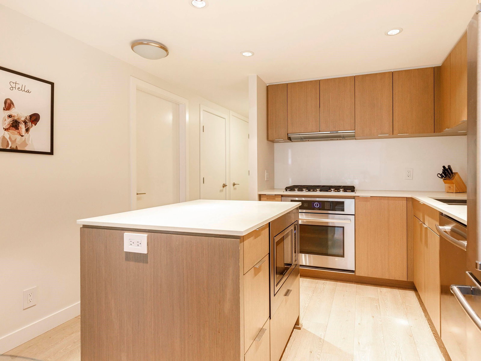 Listing Image 10