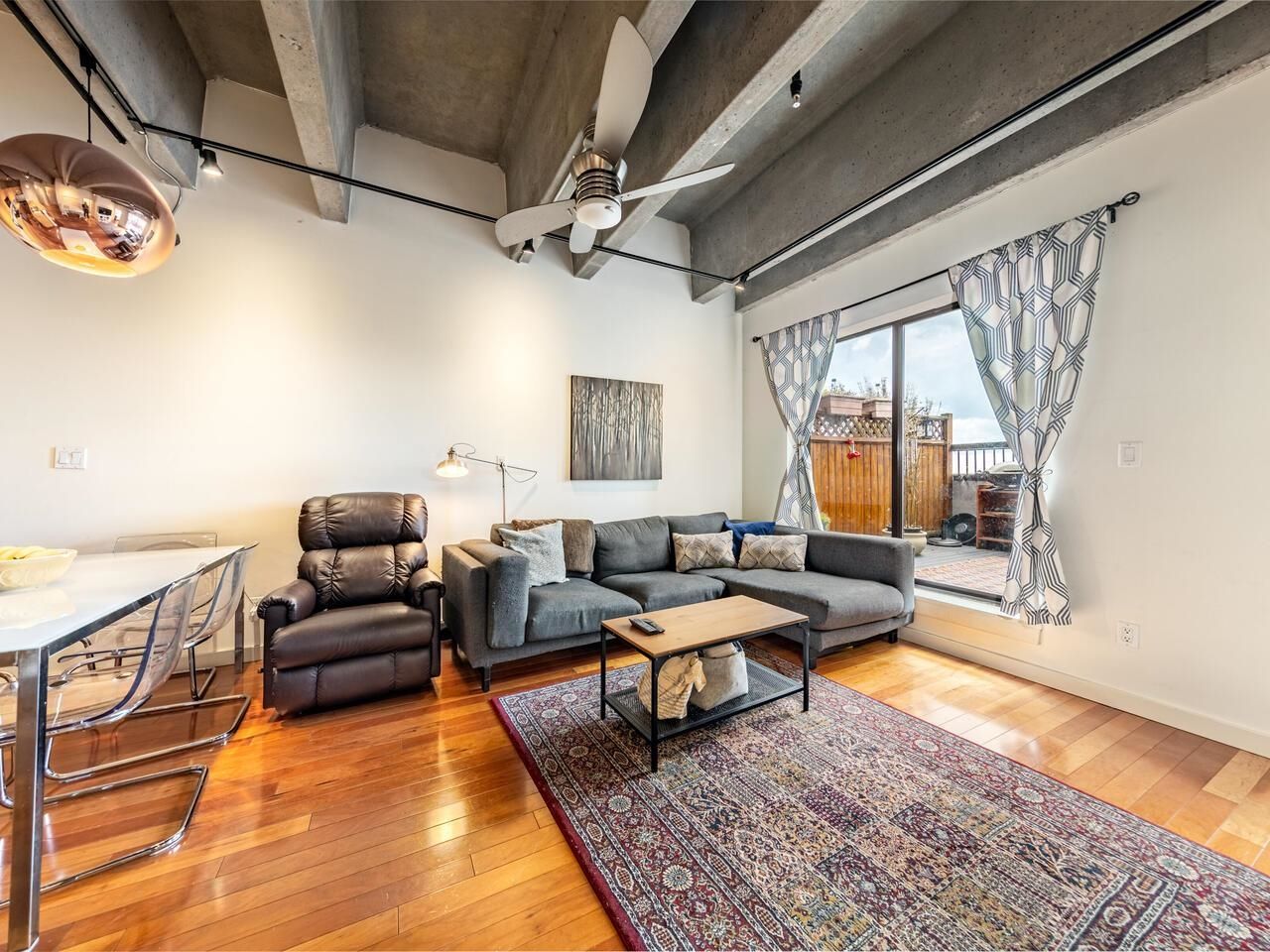 Listing Image 5