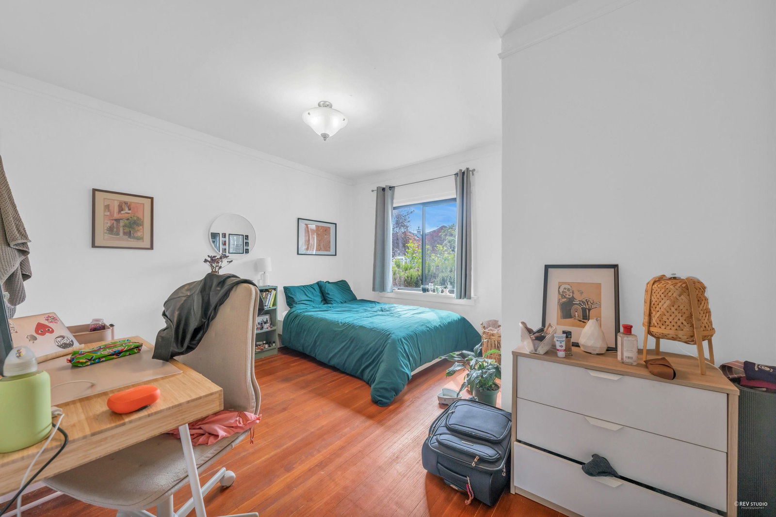 Listing Image 8