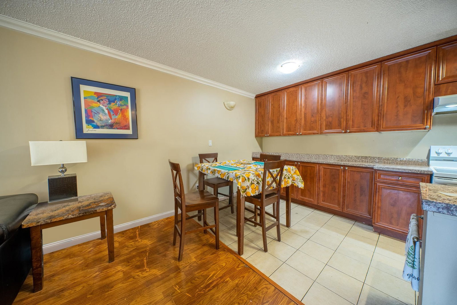 Listing Image 5