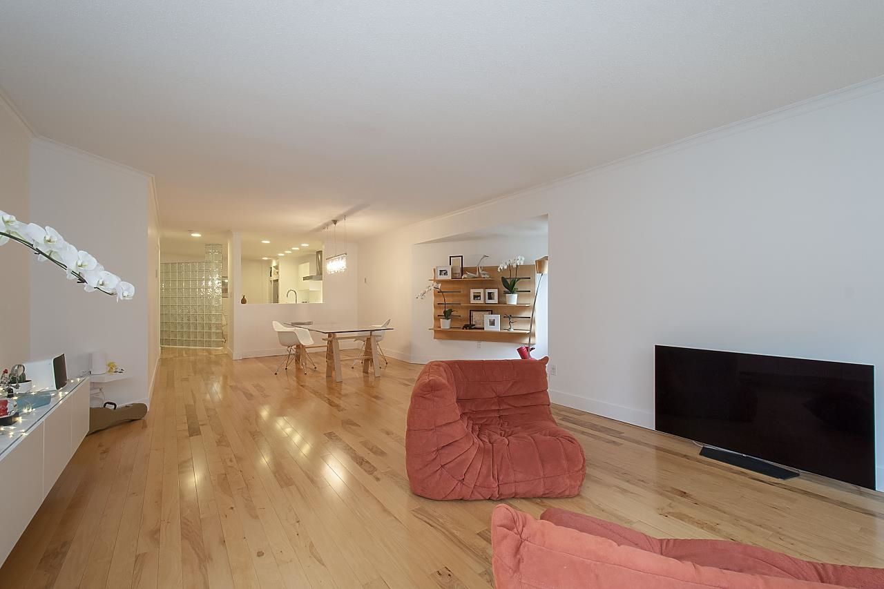 Listing Image 4