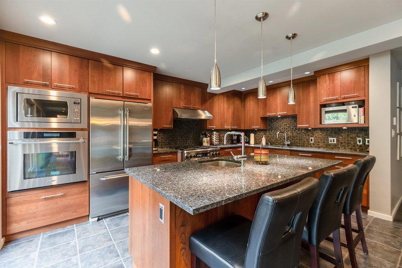 2864 Bushnell Place, North Vancouver, V7J 2Y8 | Image 2