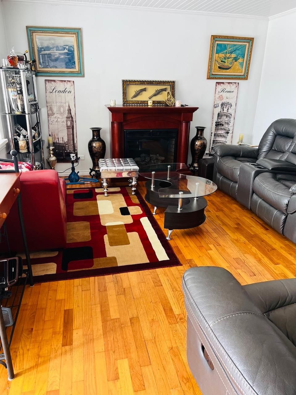 Listing Image 3