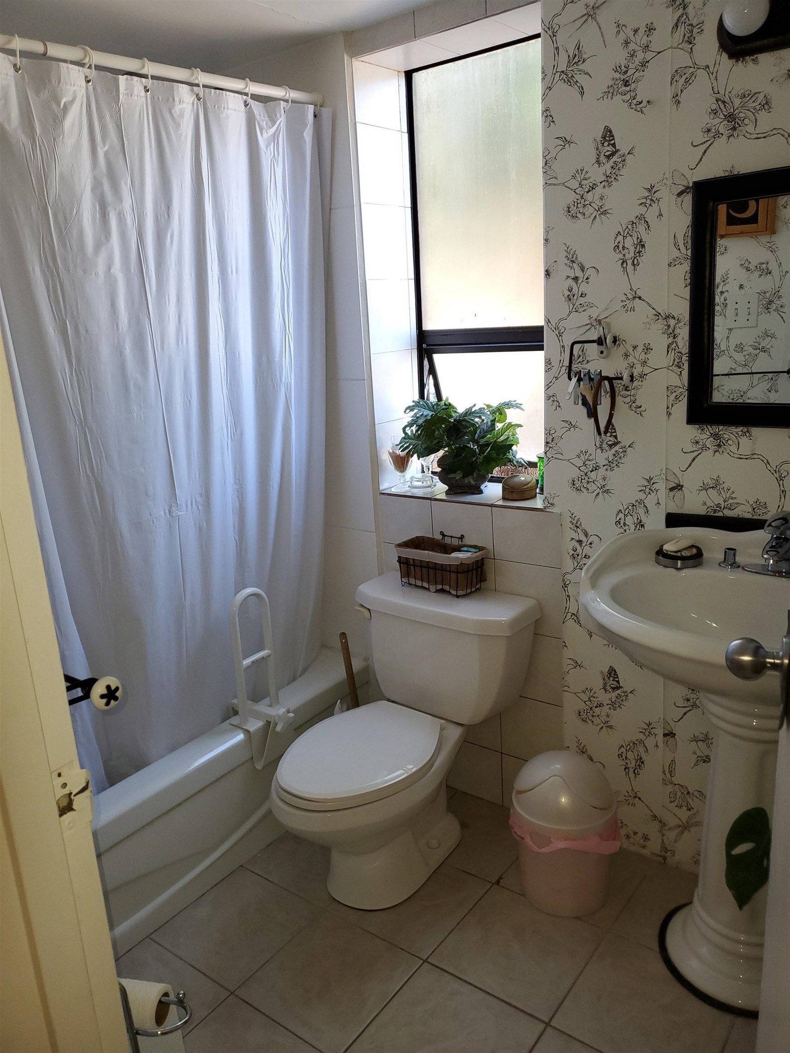 Listing Image 4