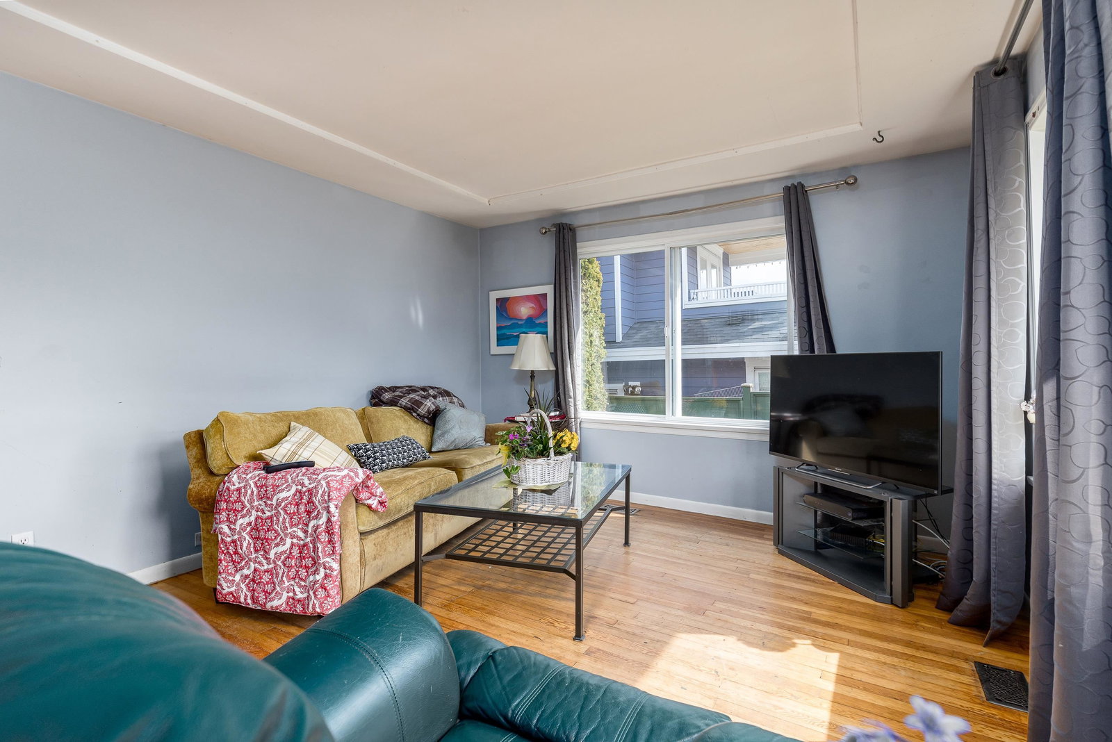Listing Image 12