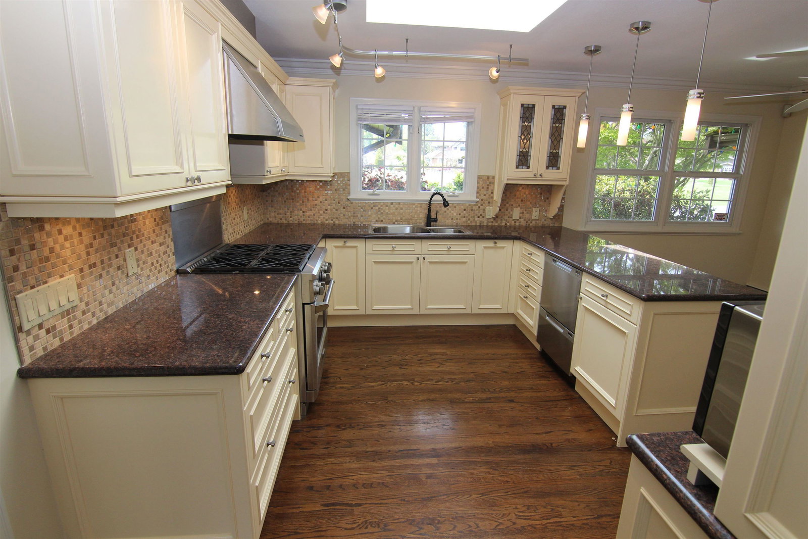 Listing Image 14