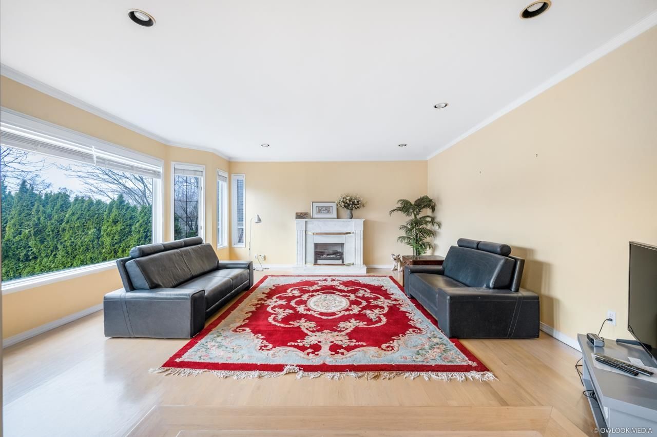 Listing Image 4