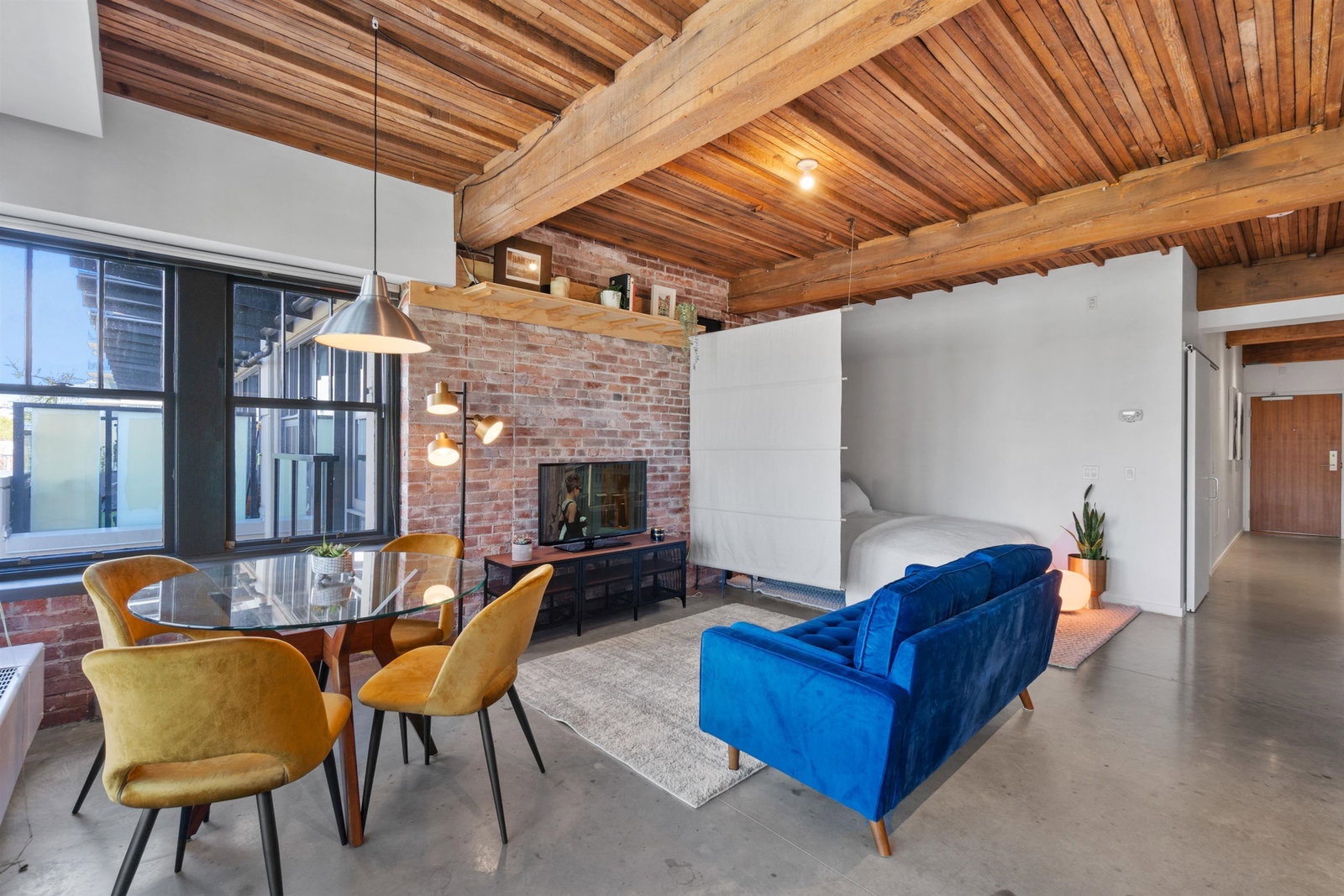 Listing Image 12