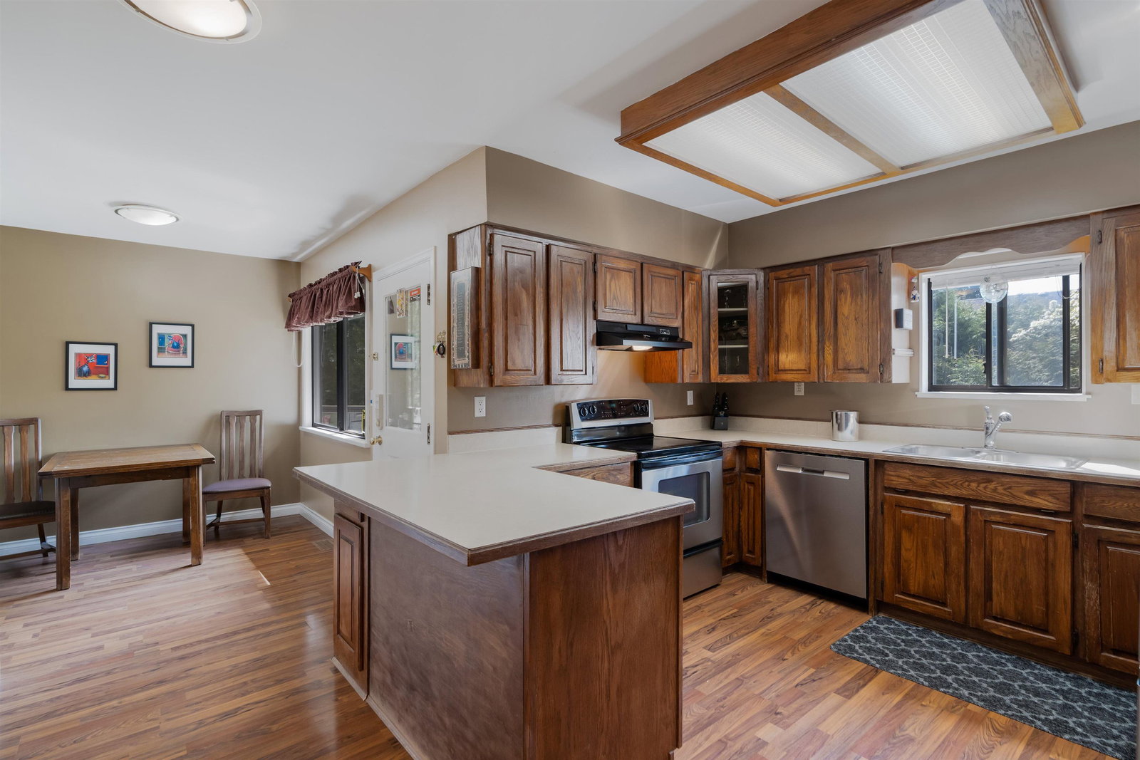Listing Image 9