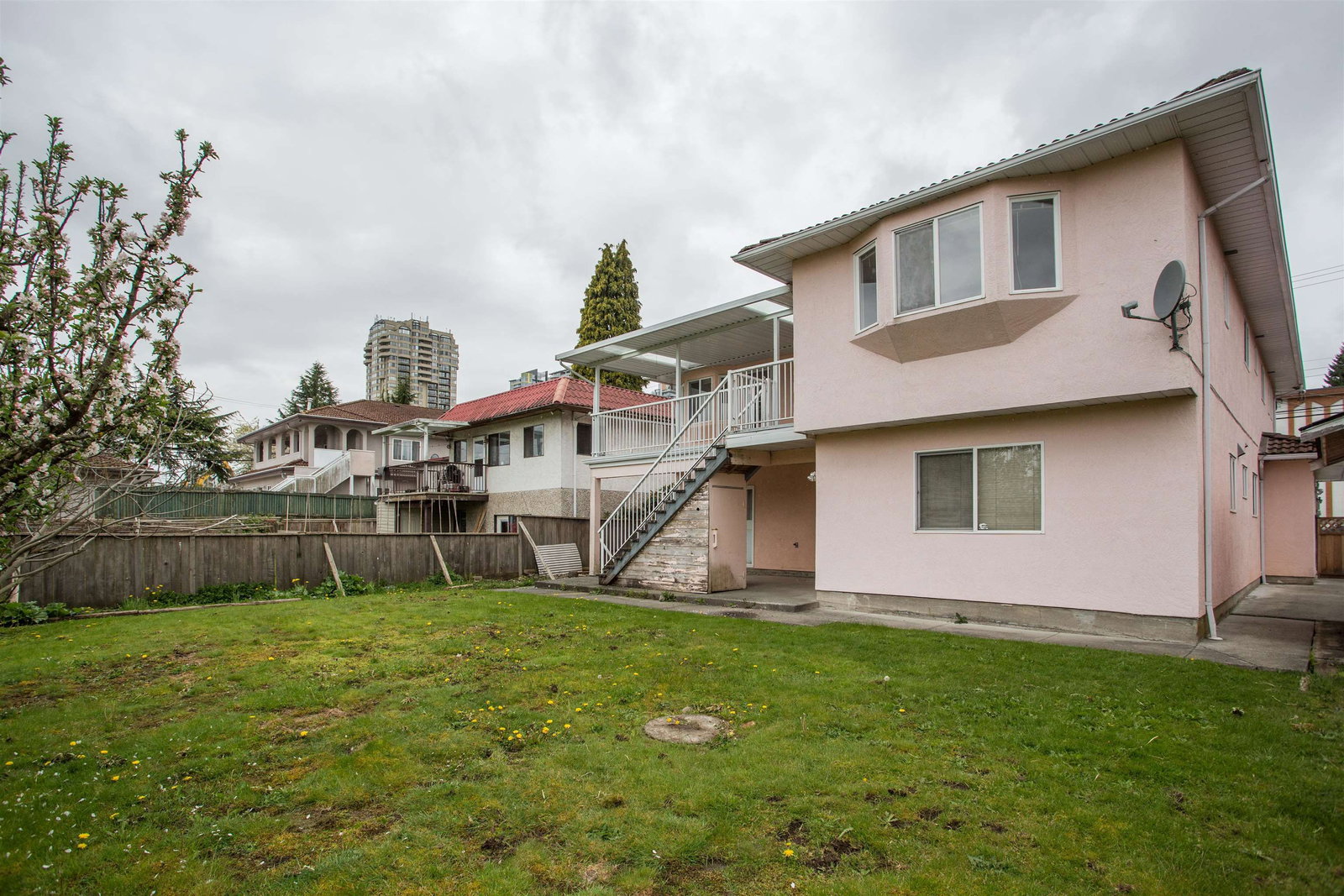Listing Image 4