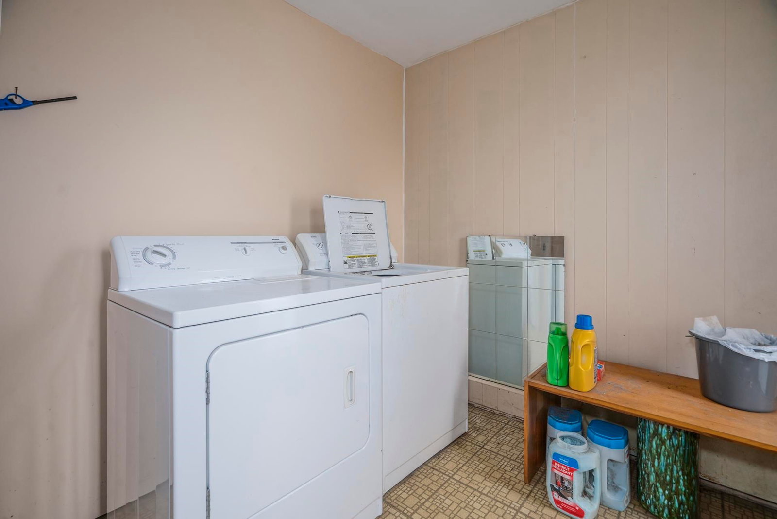Listing Image 12