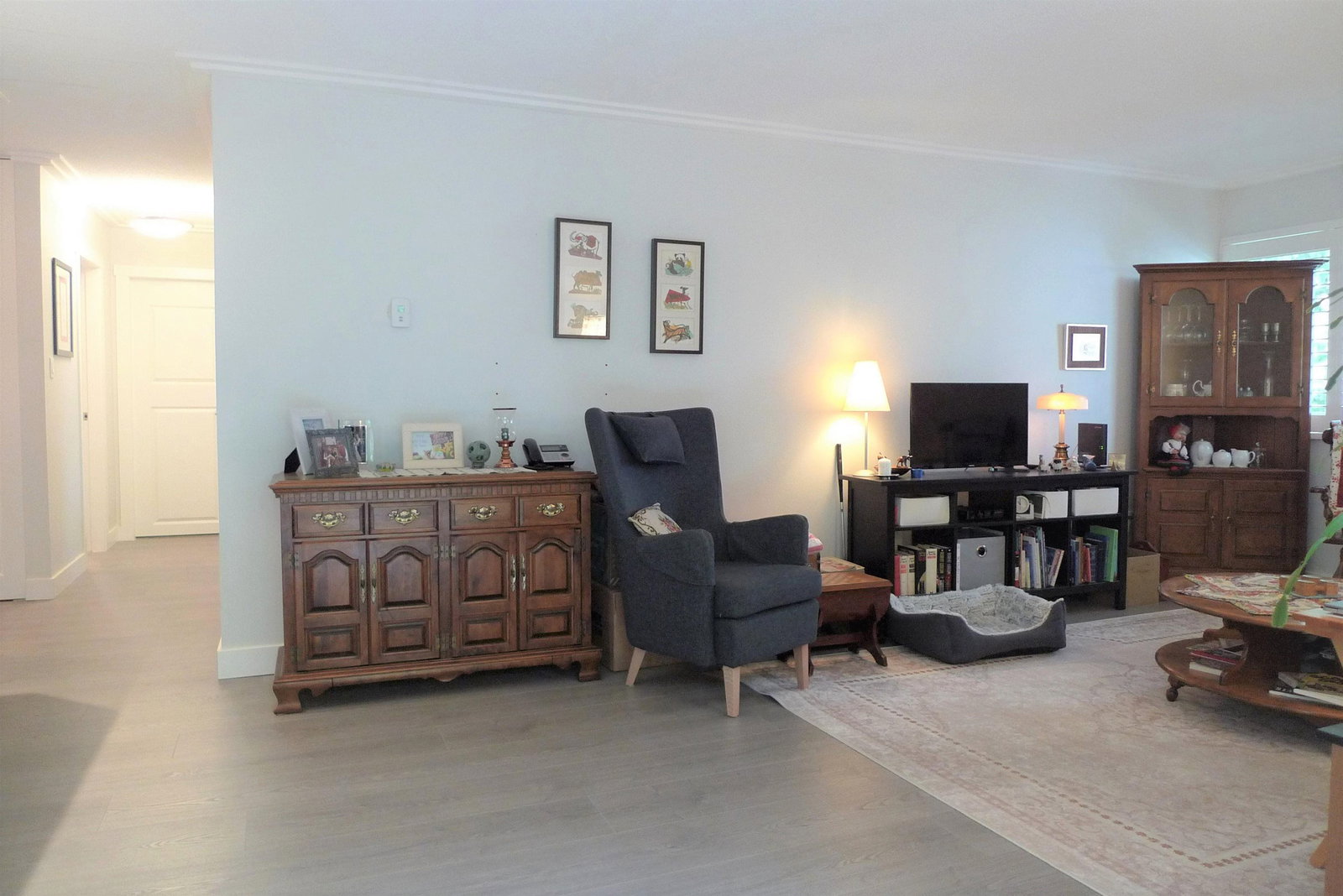 Listing Image 8