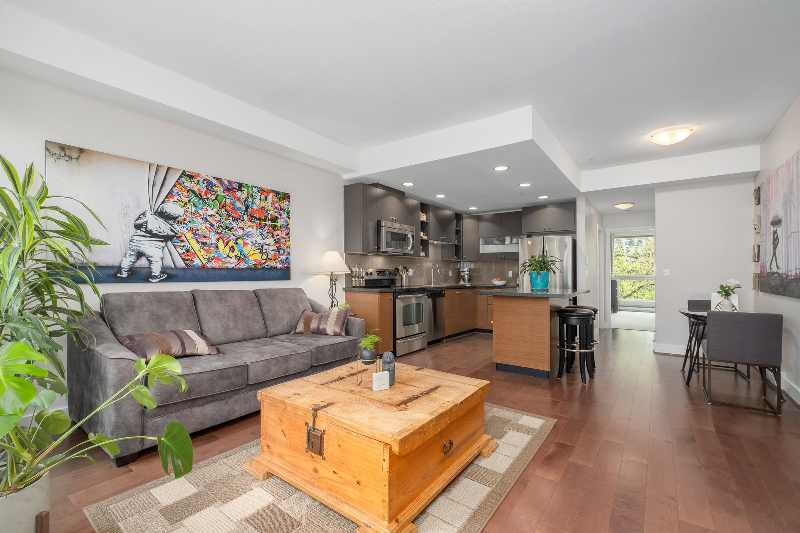 Listing Image 10