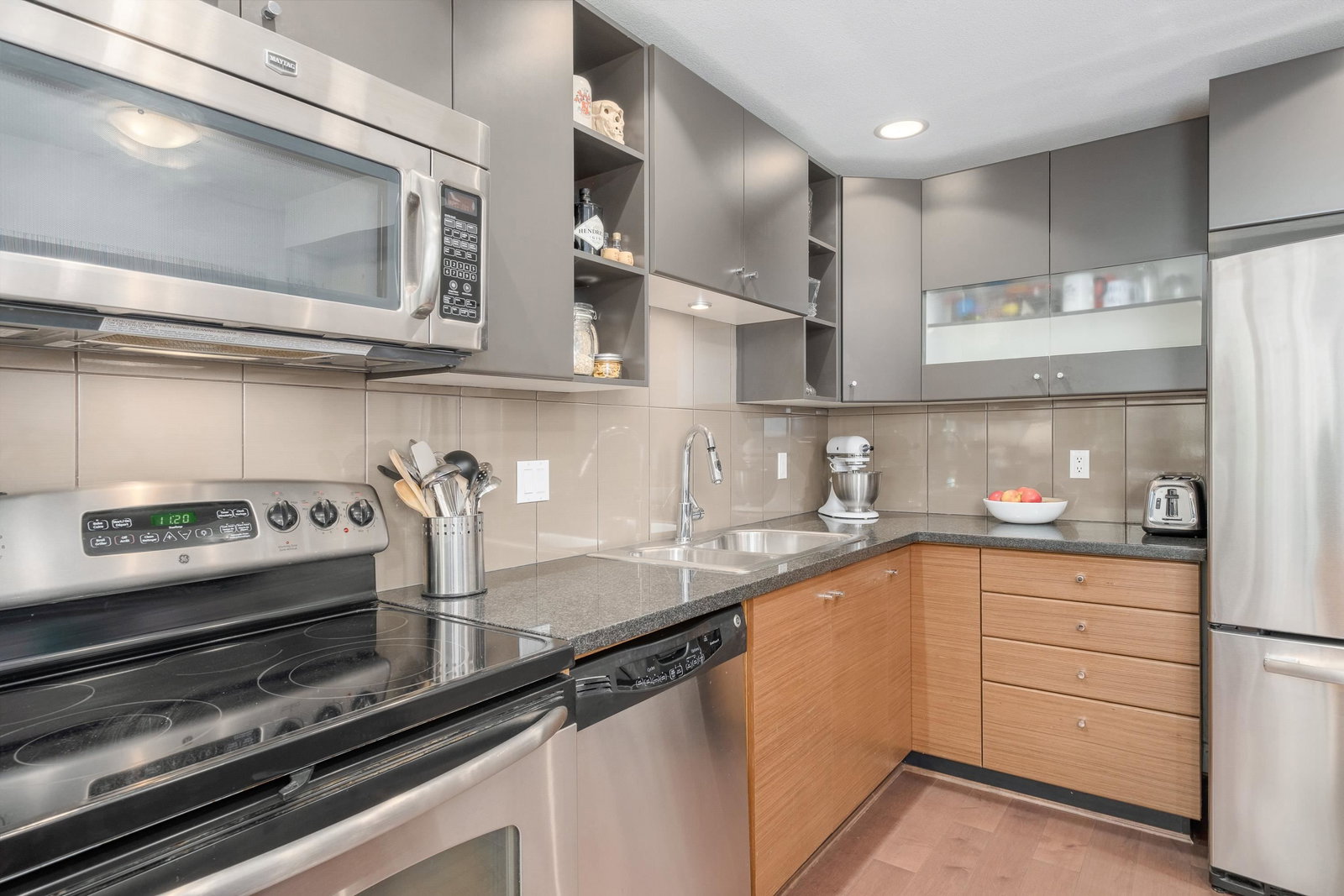 Listing Image 8