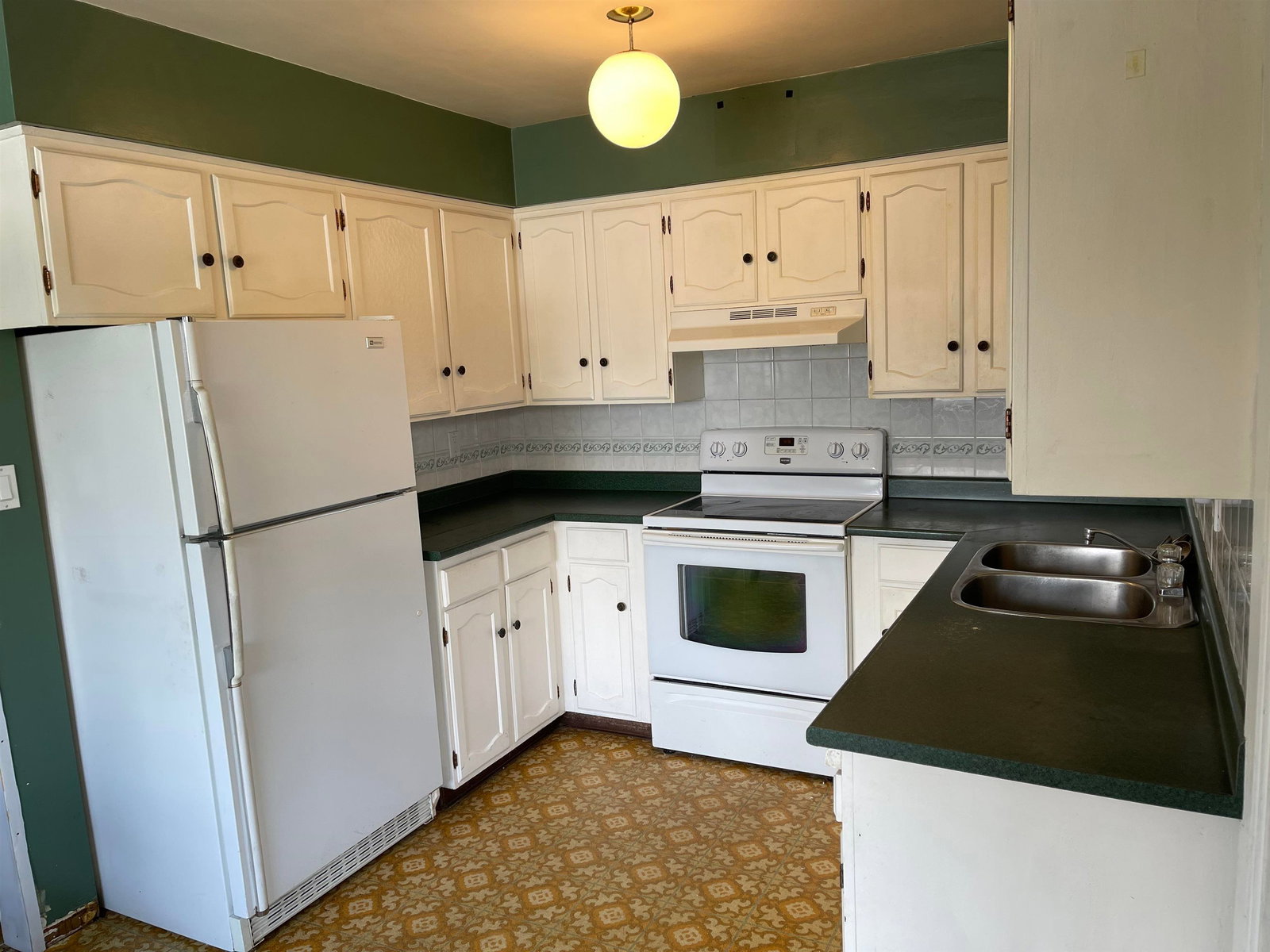 Listing Image 4