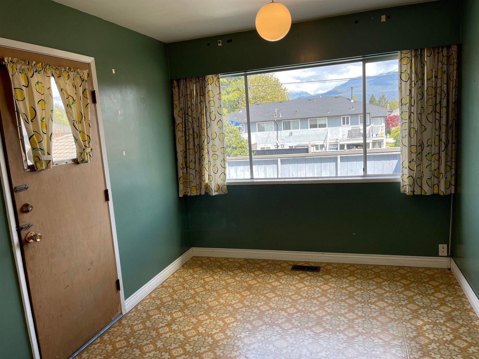 Listing Image 5