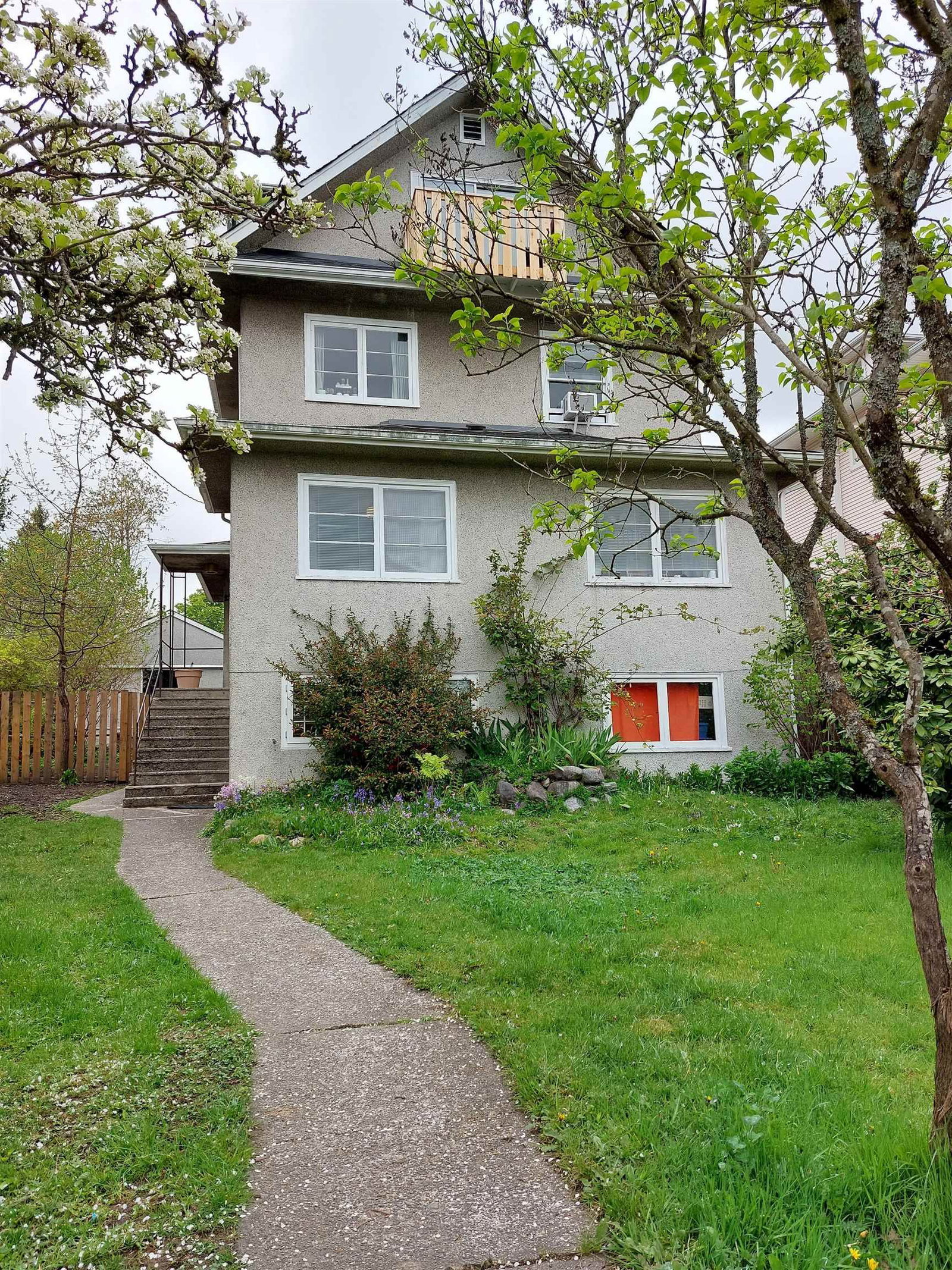 Listing Image 4