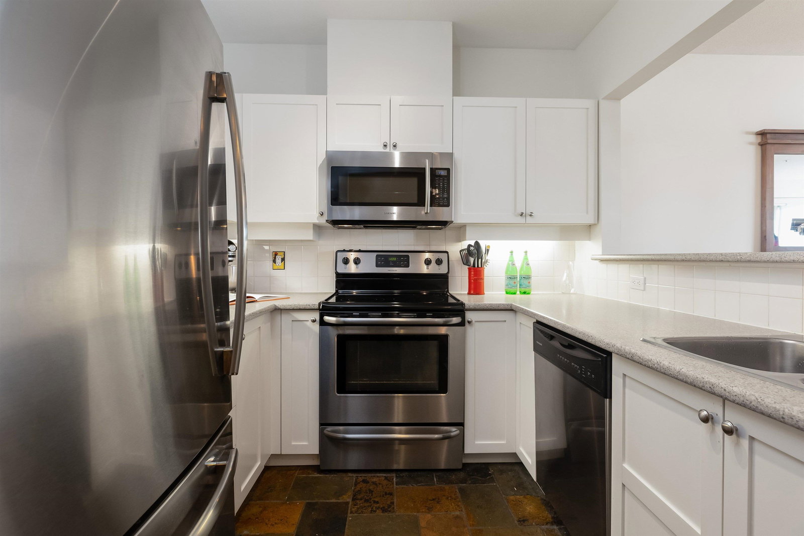 Listing Image 6