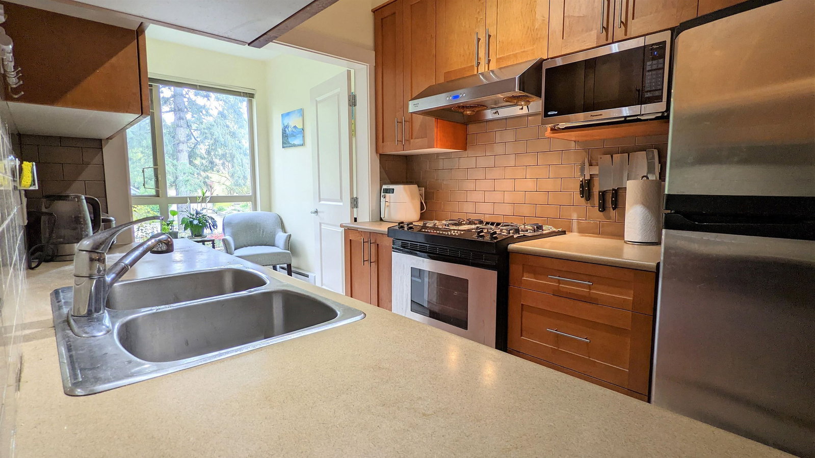 Listing Image 8