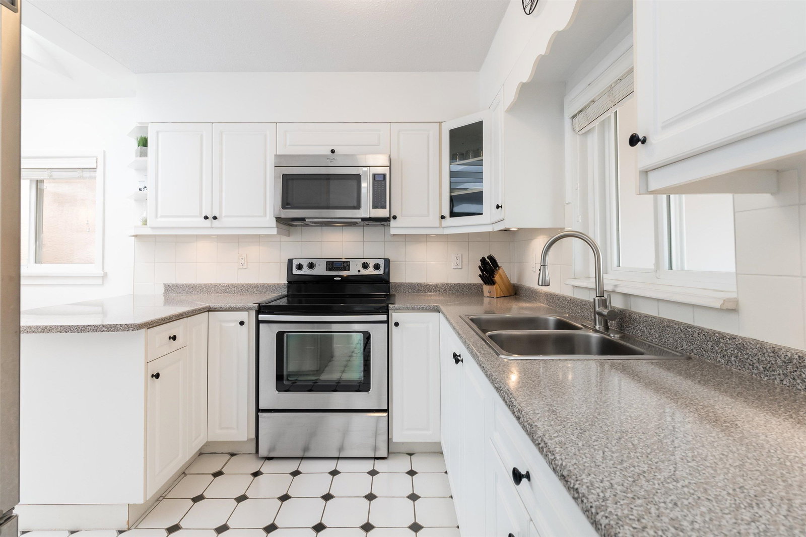 Listing Image 14