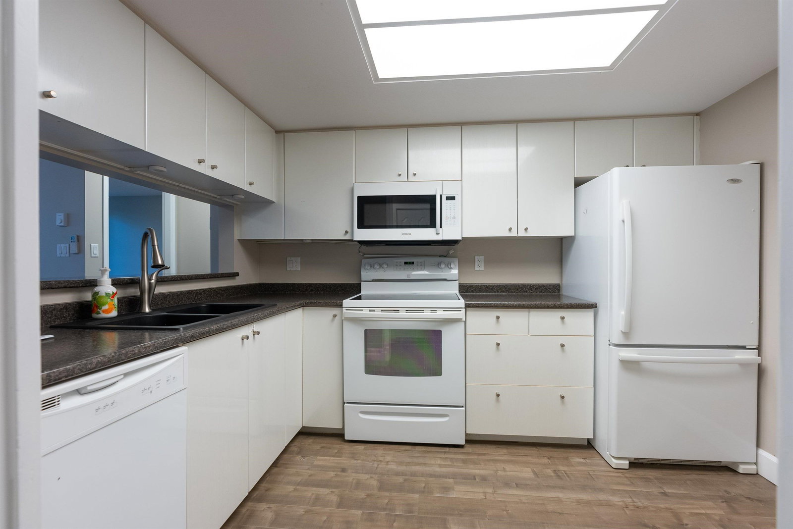 Listing Image 18
