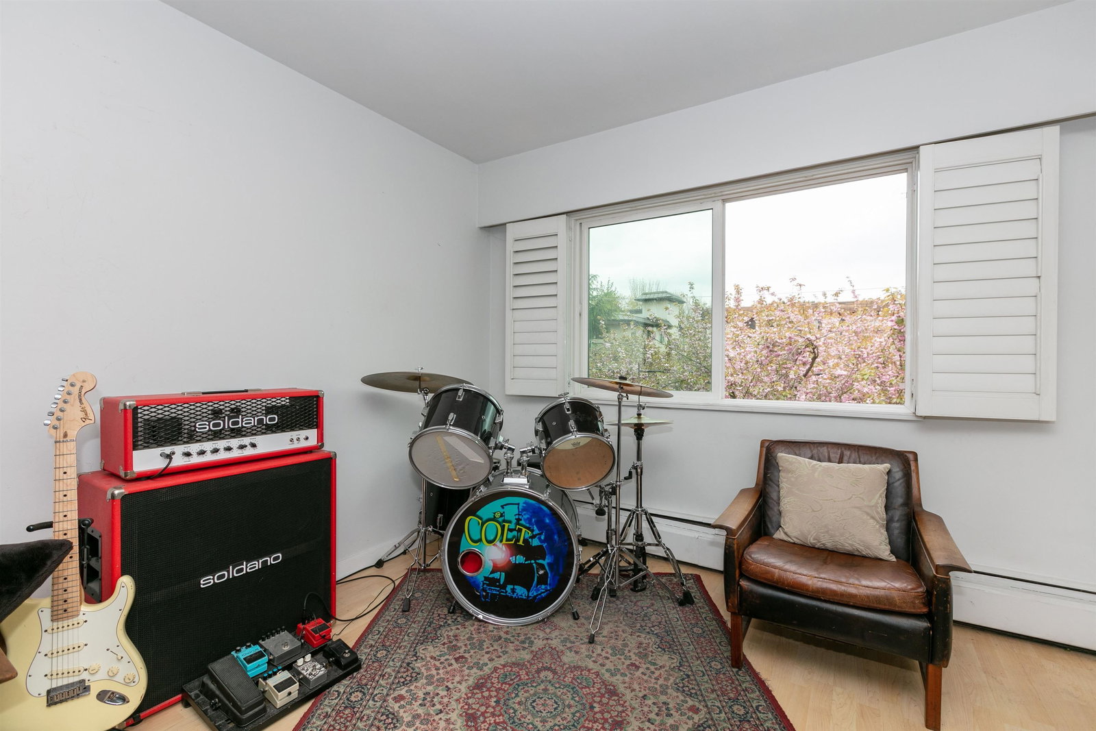 Listing Image 6
