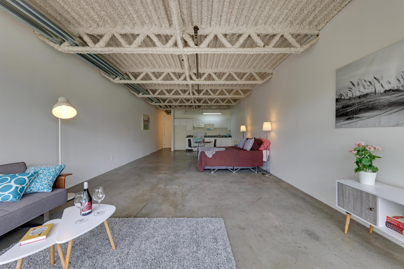 Listing Image 5