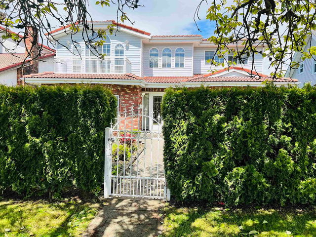115 King Edward Avenue