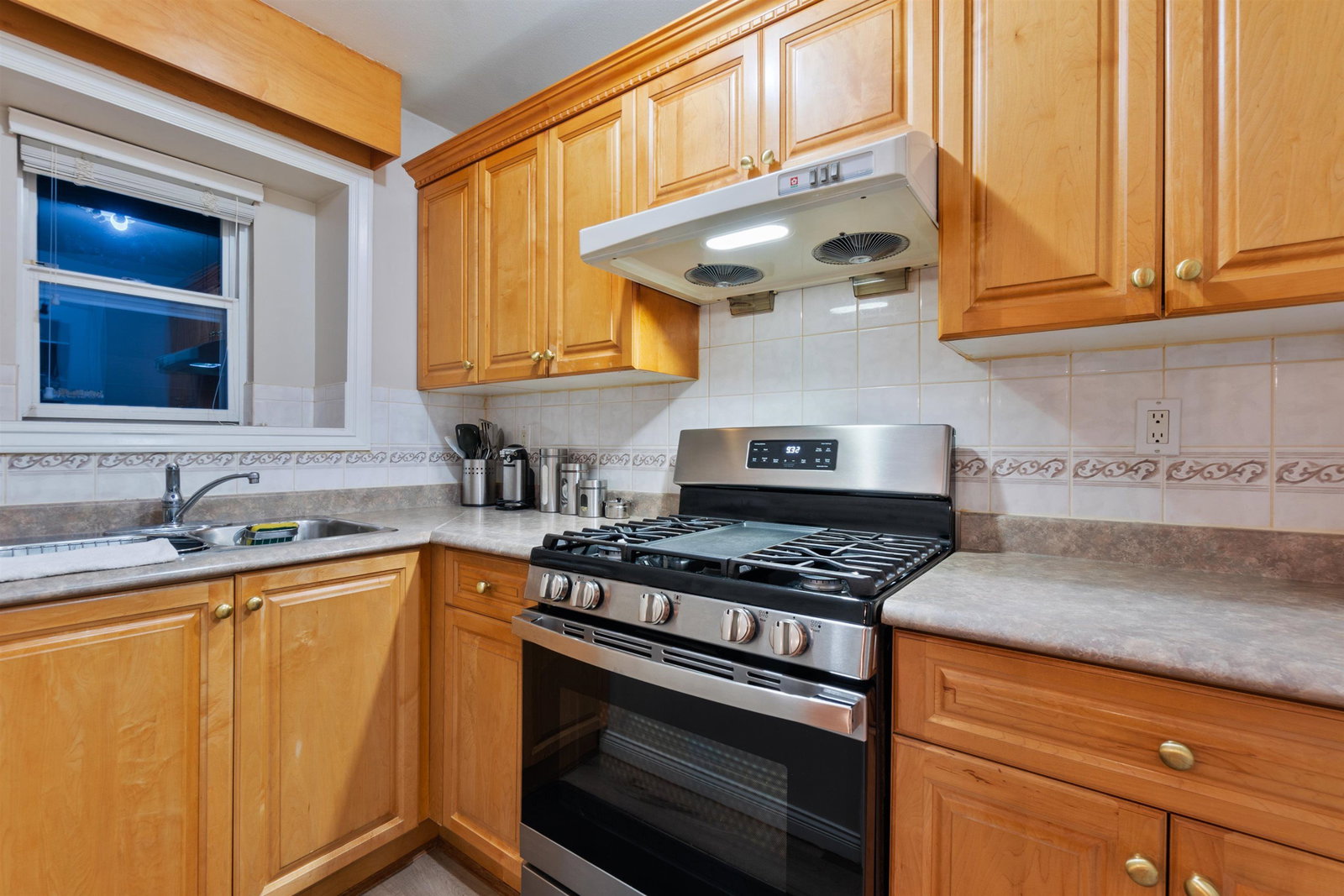 Listing Image 12