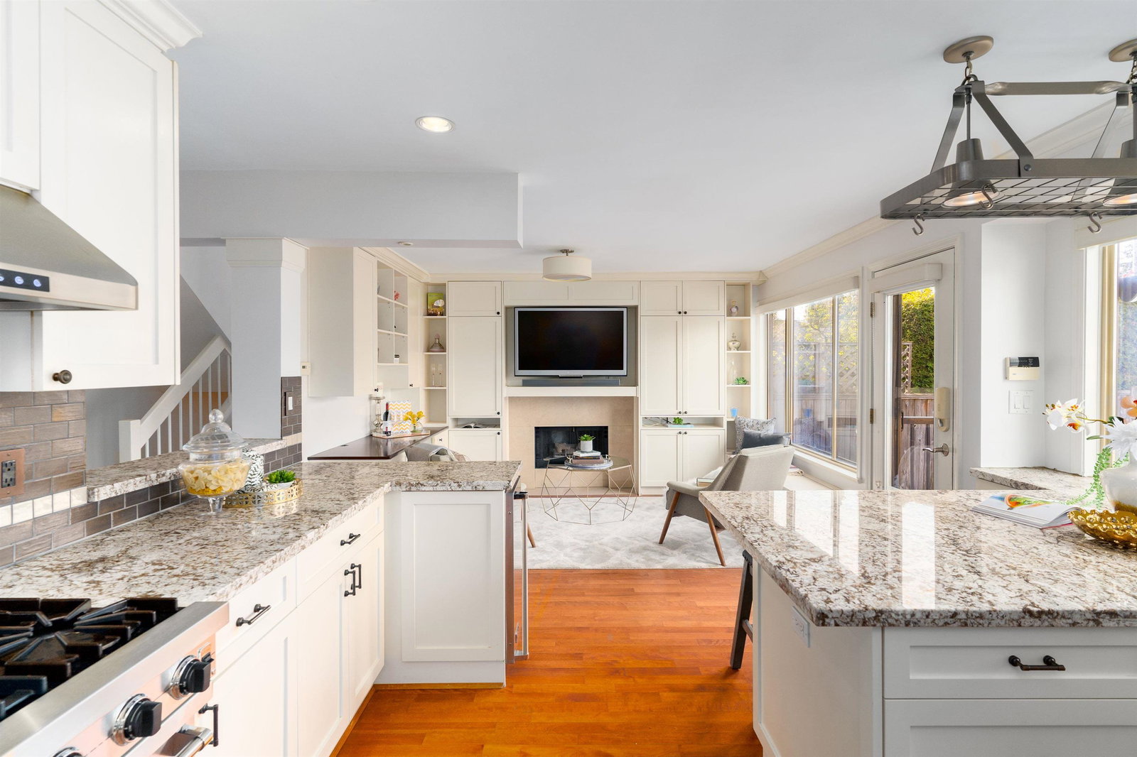 Listing Image 11