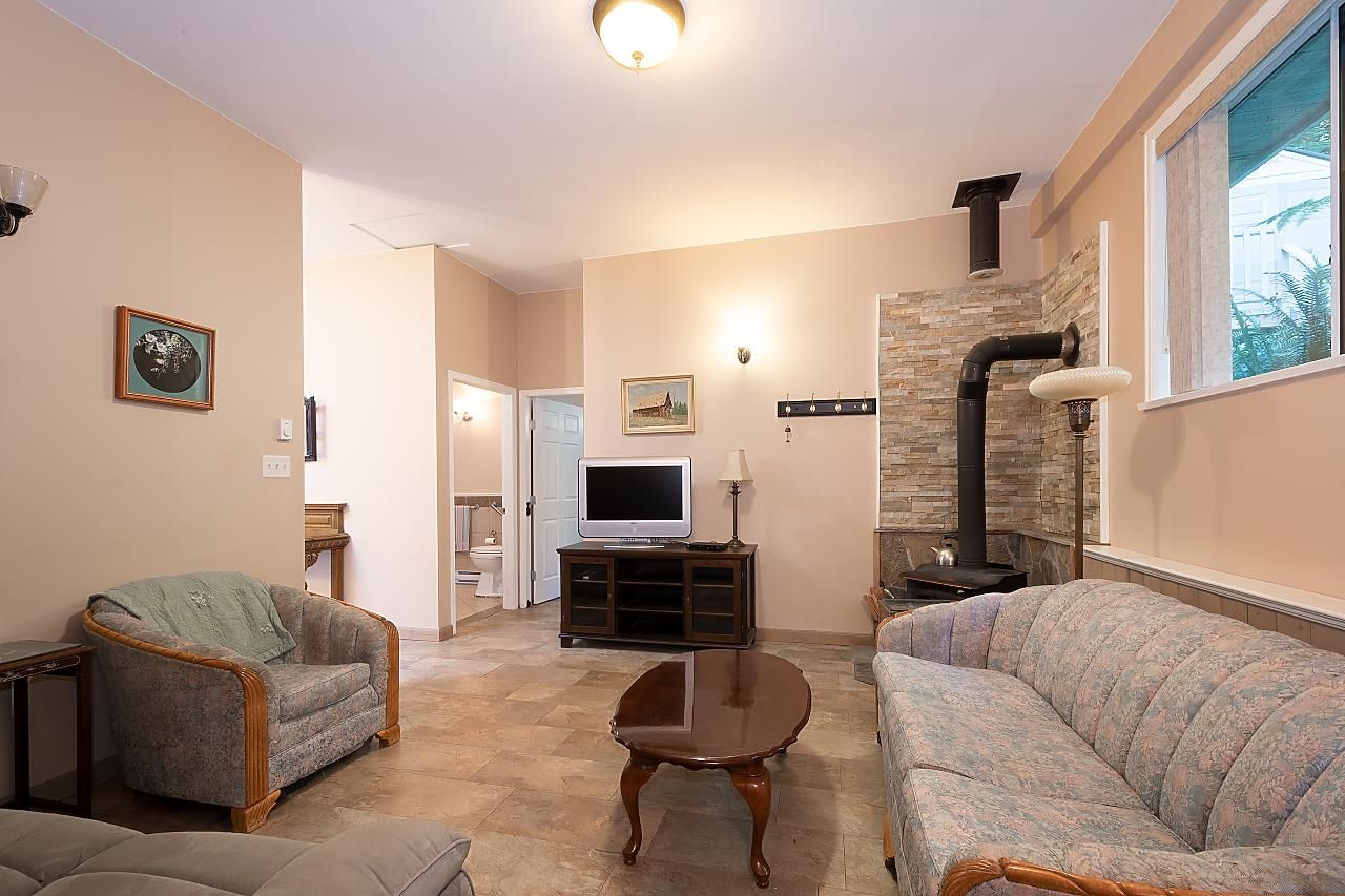 Listing Image 4
