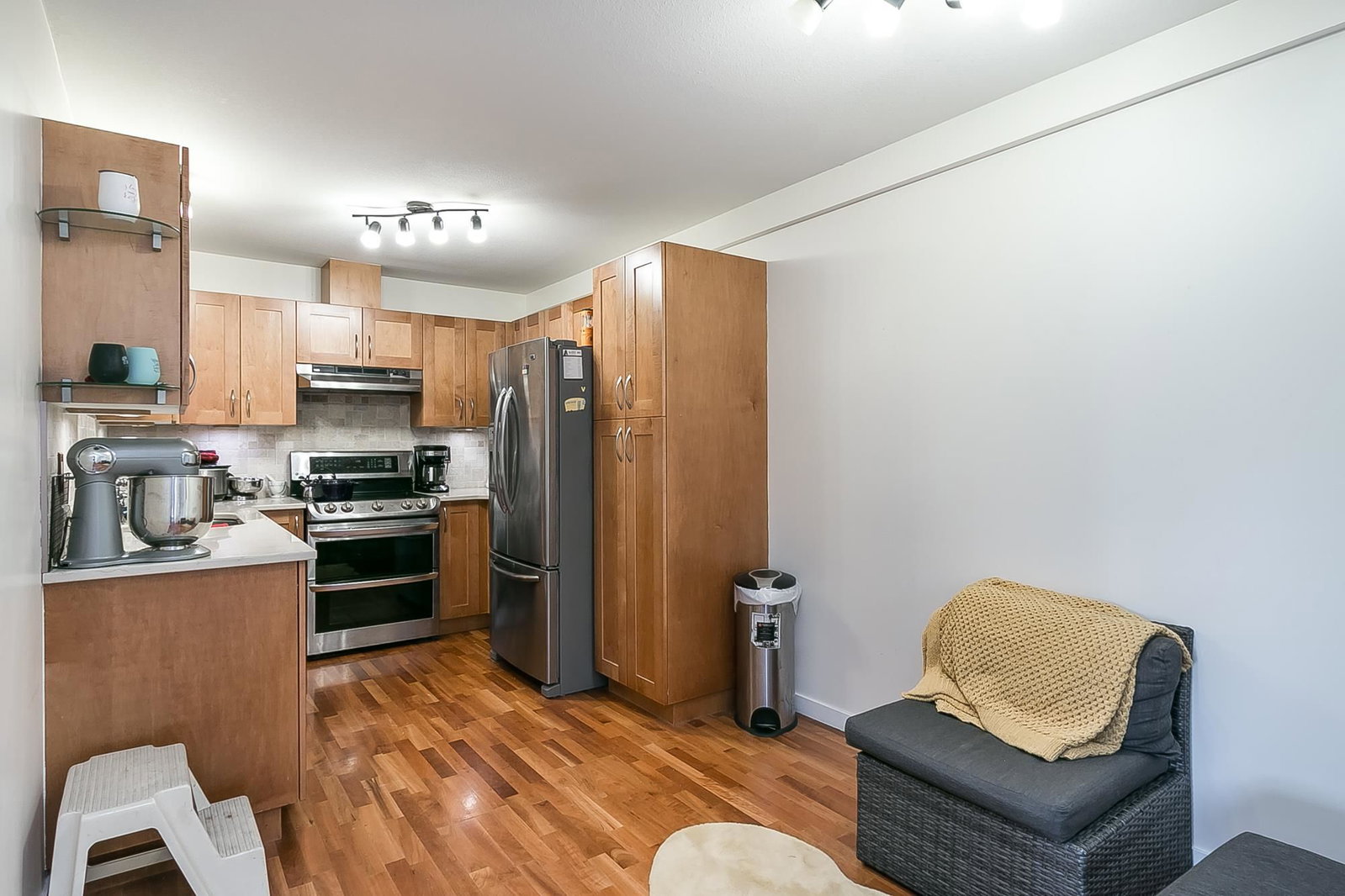 Listing Image 8