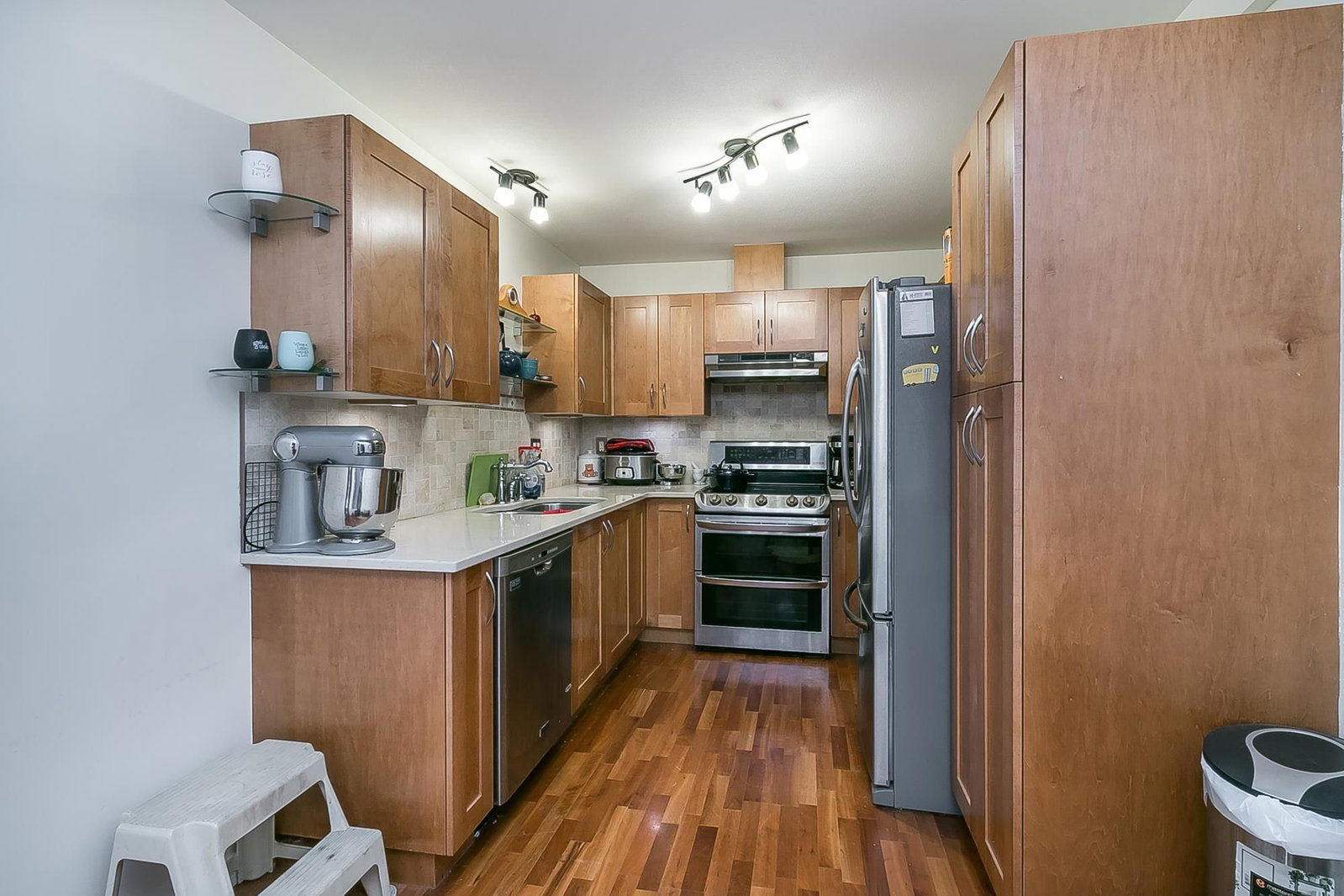 Listing Image 9
