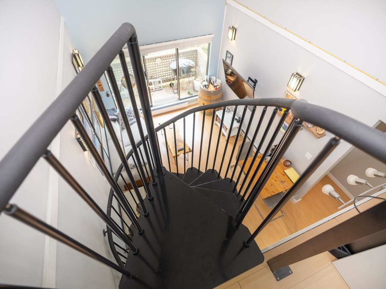 Listing Image 8